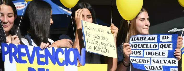 En la cima del cerro San Bernardo se concientizó sobre la prevención del suicidio