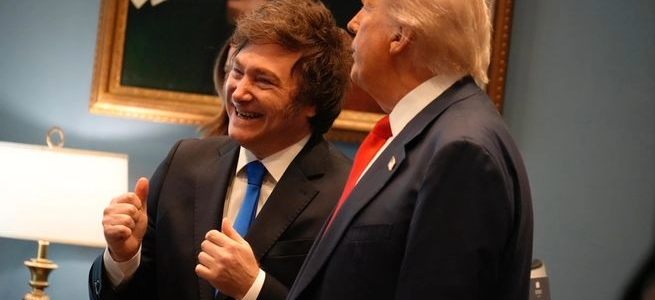 Donald Trump se sube a la campaña, pero obliga a Javier Milei a ganar: cómo podría LLA mostrar una victoria aun perdiendo