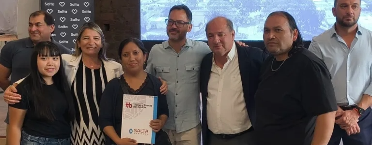 Regularización dominial: se entregaron escrituras a 120 familias