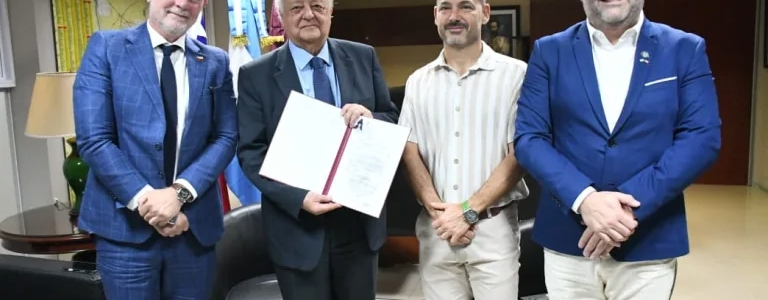 El intendente recibió al embajador de Chile para fortalecer la cooperación bilateral