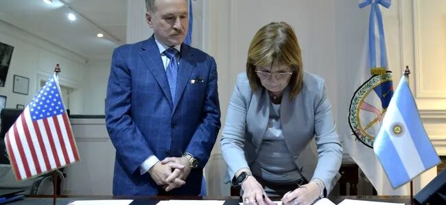 En sus últimas horas en Seguridad, Patricia Bullrich firmó acuerdo con EEUU para investigar a organizaciones criminales