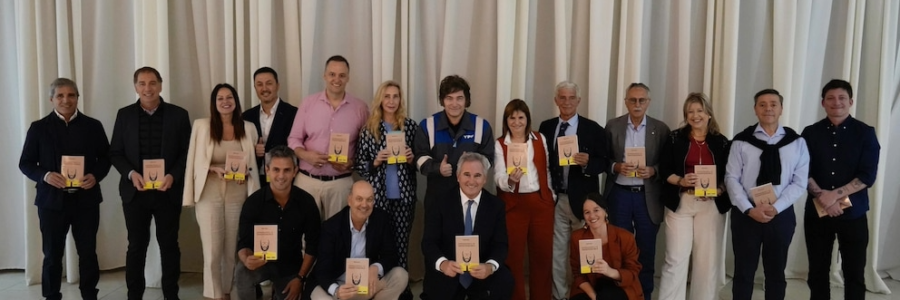 Javier Milei reunió al Gabinete en Olivos: agradecimiento, optimismo para el 2026 y el libro libertario de regalo