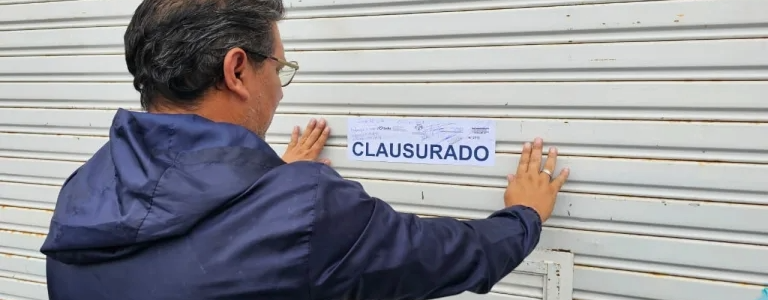 Clausuran una veterinaria por arrojar residuos patógenos en la vía pública