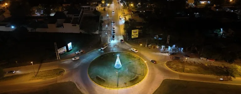 La Ciudad encendió sus árboles navideños en distintos puntos estratégicos