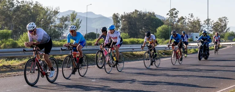 Cerca de 700 deportistas participaron del Triatlón de la Cumbre 