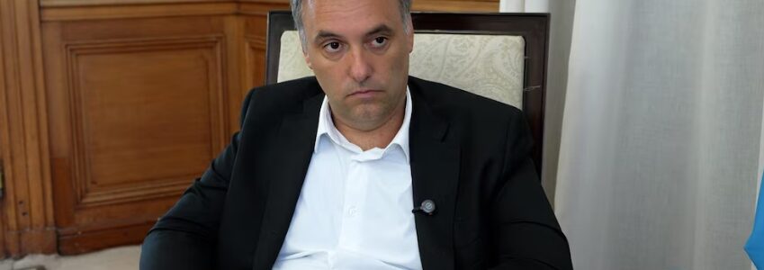 Manuel Adorni criticó el cierre de Fate: “Fue sugestivo, detrás de eso hubo una complicidad con la vieja política”