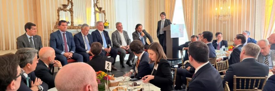 Sáenz participó en el Council of the Americas de un encuentro con líderes empresariales e inversores