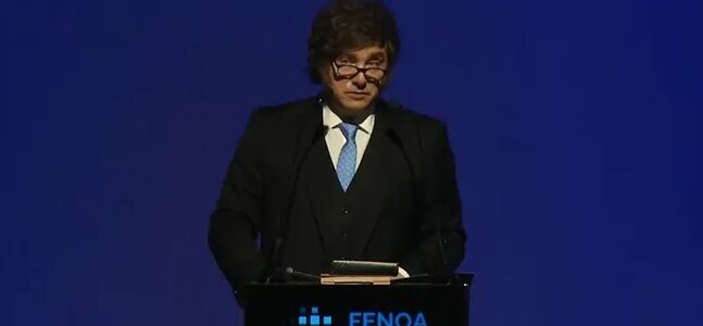 Javier Milei en Tucumán: le pegó a la oposición y dijo que «trabaja intensamente» para que no vuelvan al Gobierno