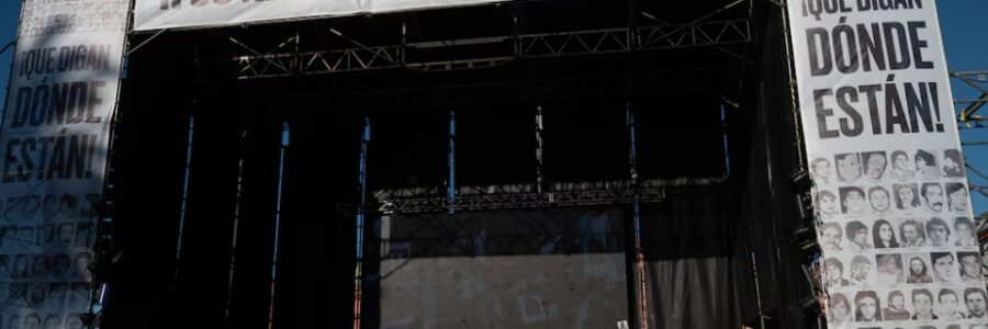 El Gobierno estimó 100 mil personas en la Plaza de Mayo por el 50° aniversario del golpe y criticó el “uso político” de la marcha