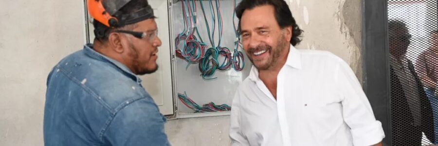 El Gobernador supervisó la obra de la Escuela Técnica Nikola Tesla, con más del 90% de avance