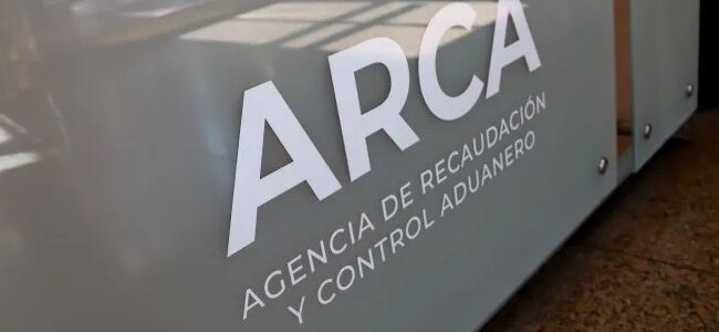 La recaudación fiscal de febrero cayó 9% real y sufrió su séptima baja consecutiva