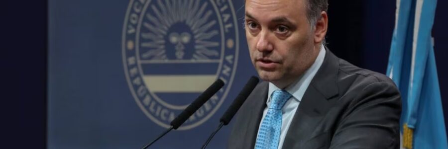 Manuel Adorni compró su departamento en Caballito por 230 mil dólares y dos jubiladas financiaron el 87%