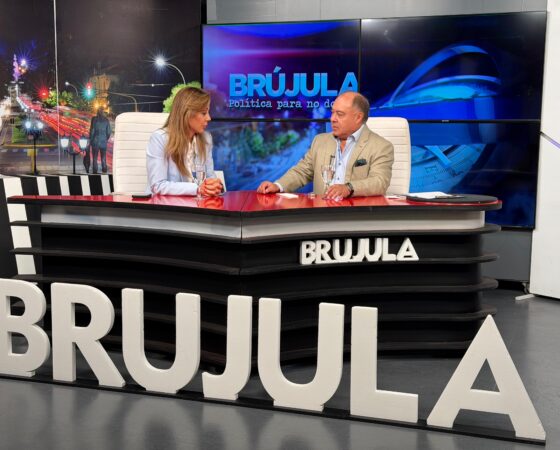 BRÚJULA CON FLAVIA ROYÓN