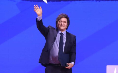 El Gobierno busca cambiar una Ley clave sobre la compras de autos oficiales