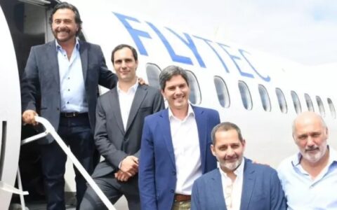 Sáenz destacó la inversión privada y el crecimiento minero en la presentación del avión Dash 8-400 en Salta