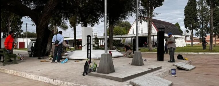 Ultiman detalles del monolito que rinde homenaje a 3 héroes de Malvinas