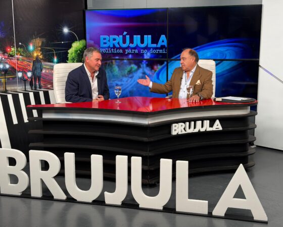 BRÚJULA CON MANUEL SARAVIA
