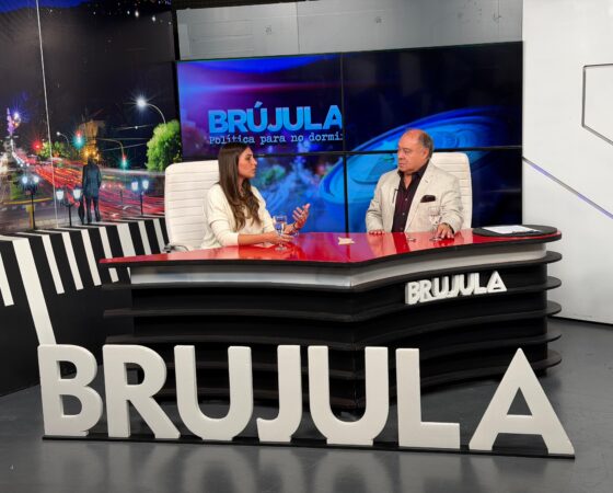 BRÚJULA CON PAULA BENAVIDES