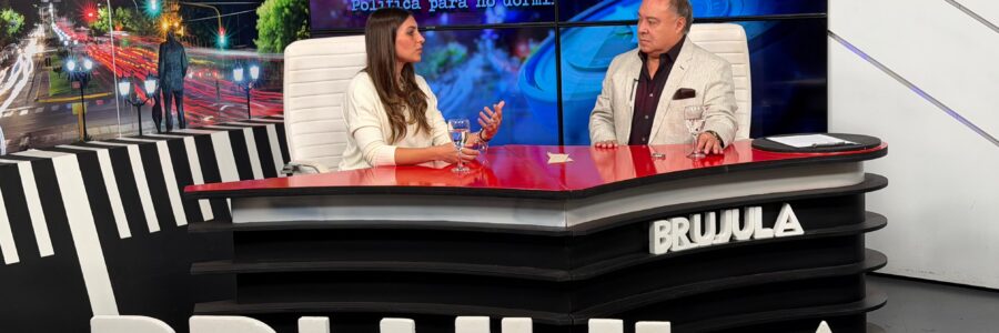 BRÚJULA CON PAULA BENAVIDES