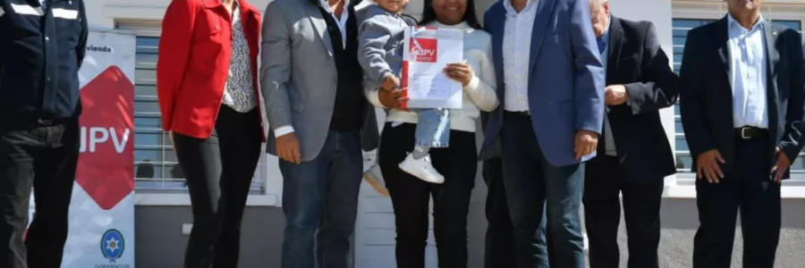 Con fondos provinciales, Sáenz entregó 40 viviendas en Moldes y reactivó una obra paralizada