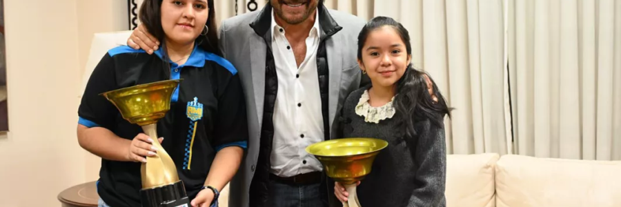 El Gobernador recibió a jóvenes ajedrecistas salteñas con trayectoria nacional e internacional en niveles de elite