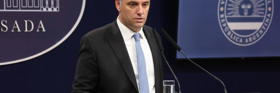 Investigan si el hijo de una jubilada remodeló el departamento de Caballito antes de entregárselo a Adorni