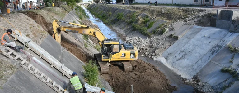 La nueva pasarela peatonal en el canal Yrigoyen brindará más seguridad a los vecinos
