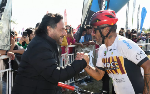 Sáenz acompañó una nueva edición del Desafío de las Nubes, que reunió a 1250 ciclistas en Salta