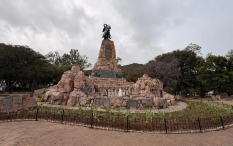 El monumento a Güemes empieza a lucir las tareas de renovación