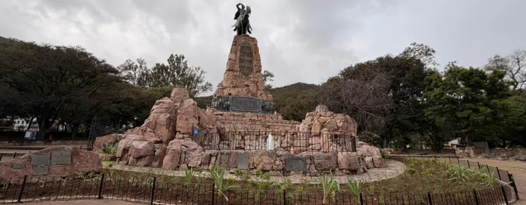 El monumento a Güemes empieza a lucir las tareas de renovación