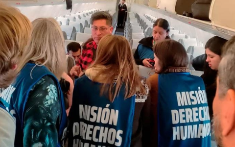 Activistas de izquierda Argentinos camuflados como referentes de Derechos Humanos fueron deportados de Bolivia