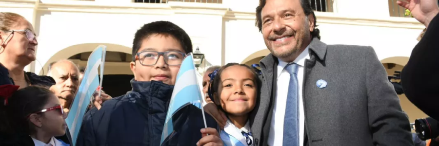 En el Día de la Bandera, Sáenz tomó la promesa de fidelidad a más de 600 alumnos de 4° grado