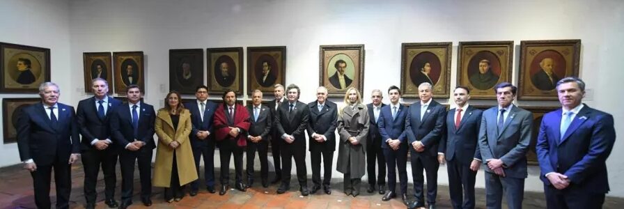 En Tucumán, Sáenz participó de la tradicional Vigilia Patria por el 210° aniversario de la Independencia Argentina