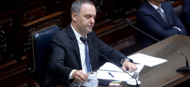 Tras dejar la jefatura de Gabinete, Manuel Adorni renunció a su cargo en el directorio de YPF