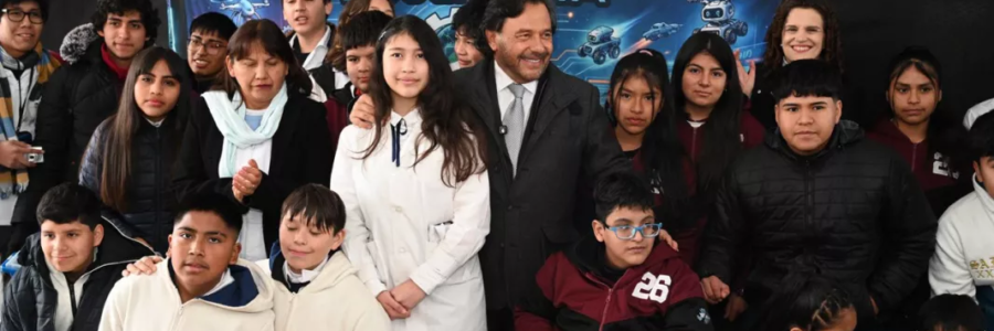 El gobernador Sáenz acompañó a más de 300 alumnos primarios de La Caldera y Vaqueros en la Muestra de Robótica