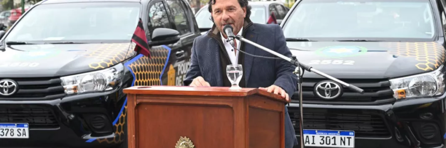 Sáenz entregó 10 nuevos móviles policiales y ya renovó el 60% del parque automotor de la Fuerza