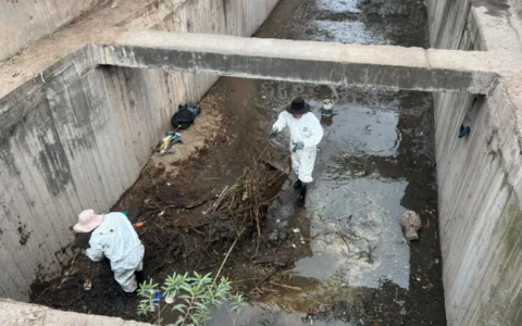 El municipio limpia y acondiciona el canal pluvial Tinkunaku