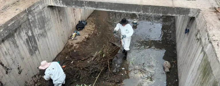 El municipio limpia y acondiciona el canal pluvial Tinkunaku