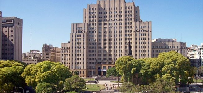 La UBA desmintió al Gobierno y negó que el 39% de los alumnos de Medicina sean extranjeros