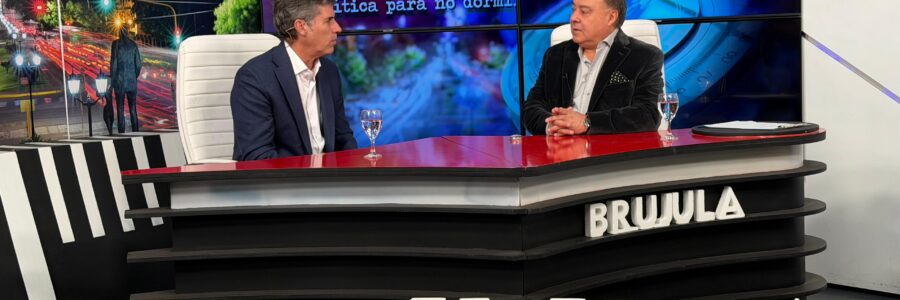 BRÚJULA CON ALEJADNRO PATRÓN COSTAS, PTE. DEL PARTIDO DE LA RECONQUISTA