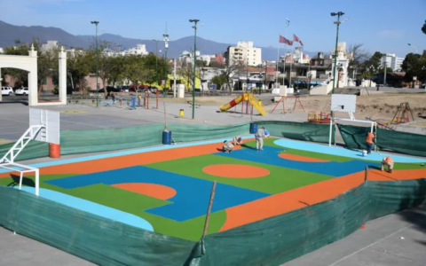 La plaza España ya empieza a lucir un entorno renovado