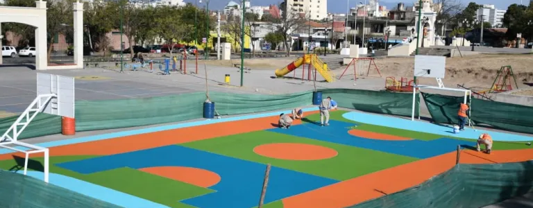 La plaza España ya empieza a lucir un entorno renovado