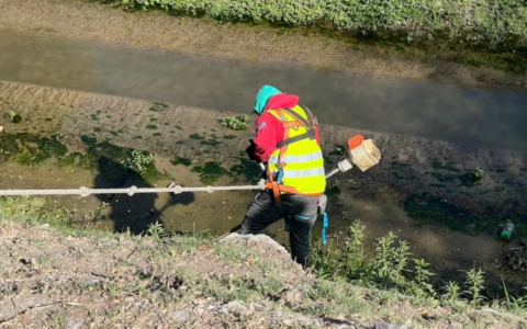 La Municipalidad puso en marcha la limpieza integral del canal Yrigoyen