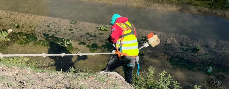 La Municipalidad puso en marcha la limpieza integral del canal Yrigoyen