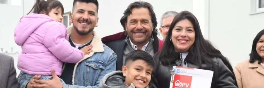 Sáenz entregó 138 viviendas en Capital: “Tienen sello salteño, la hicimos los salteños, con nuestros recursos y priorizando a la gente”