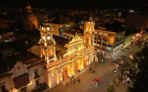 La Catedral se prepara para el Milagro con nueva iluminación ornamental