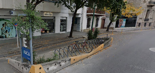 Retirarán los bicicleteros de las avenidas Belgrano y San Martín para mejorar la circulación