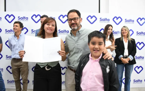 Más de 70 familias recibieron las escrituras de sus terrenos