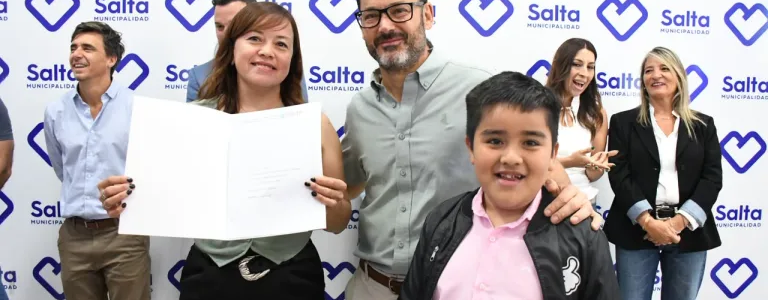 Más de 70 familias recibieron las escrituras de sus terrenos