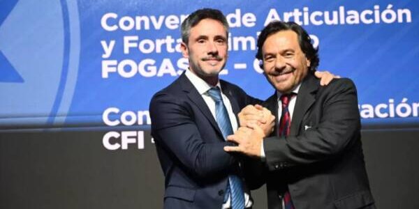 “El verdadero motor de esta provincia son ustedes”: Sáenz firmó convenios con el CFI por $4.000 millones para fortalecer a las MiPyMEs